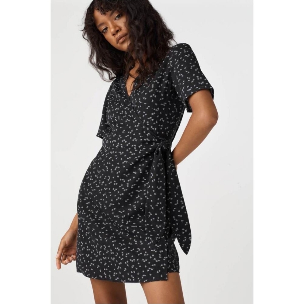 Vetta Short Floral Wrap Dress in Ditzy Black